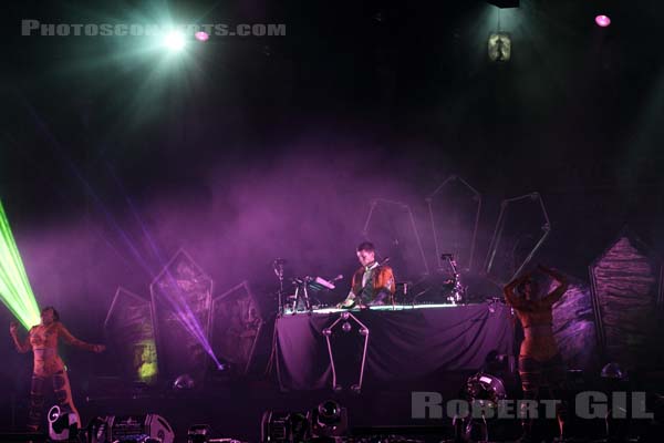 TOTALLY ENORMOUS EXTINCT DINOSAURS - 2012-11-03 - PARIS - Grande Halle de La Villette - 